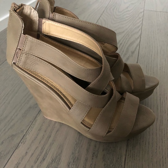 Chinese Laundry Nude Wedges in size 7 - Picture 3 of 6